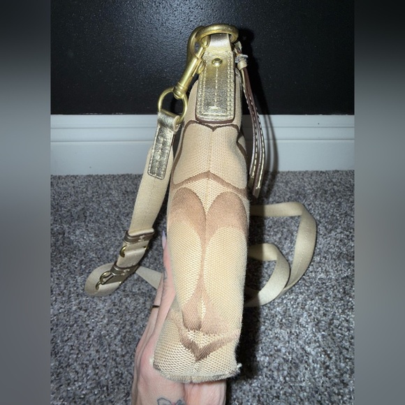 Coach tan and gold crossbody bag - Picture 3 of 8